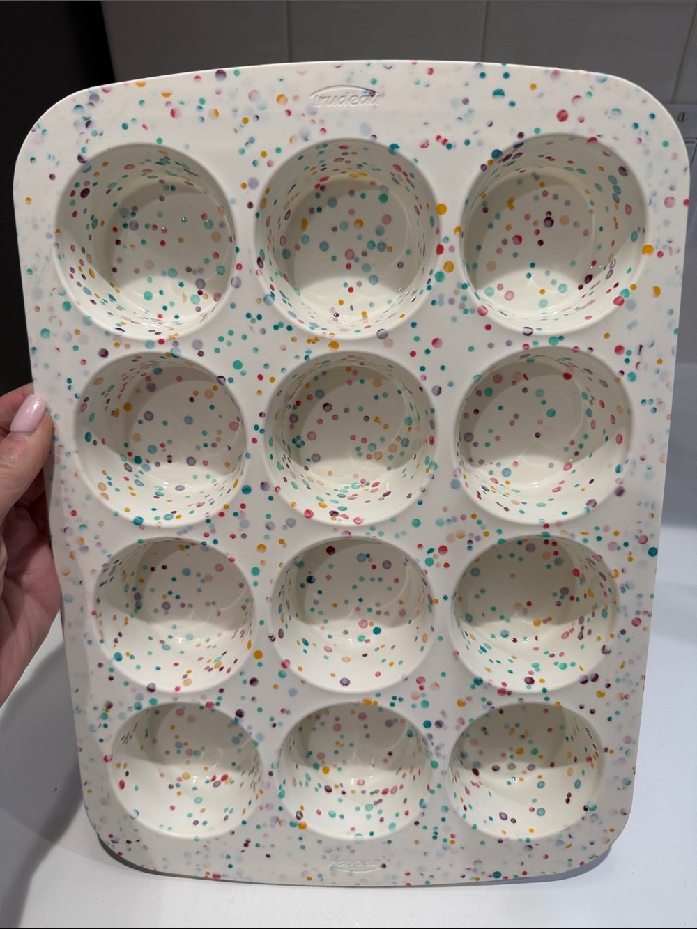 Nonstick Speckled Silicone Muffin Tray - Cream Confetti